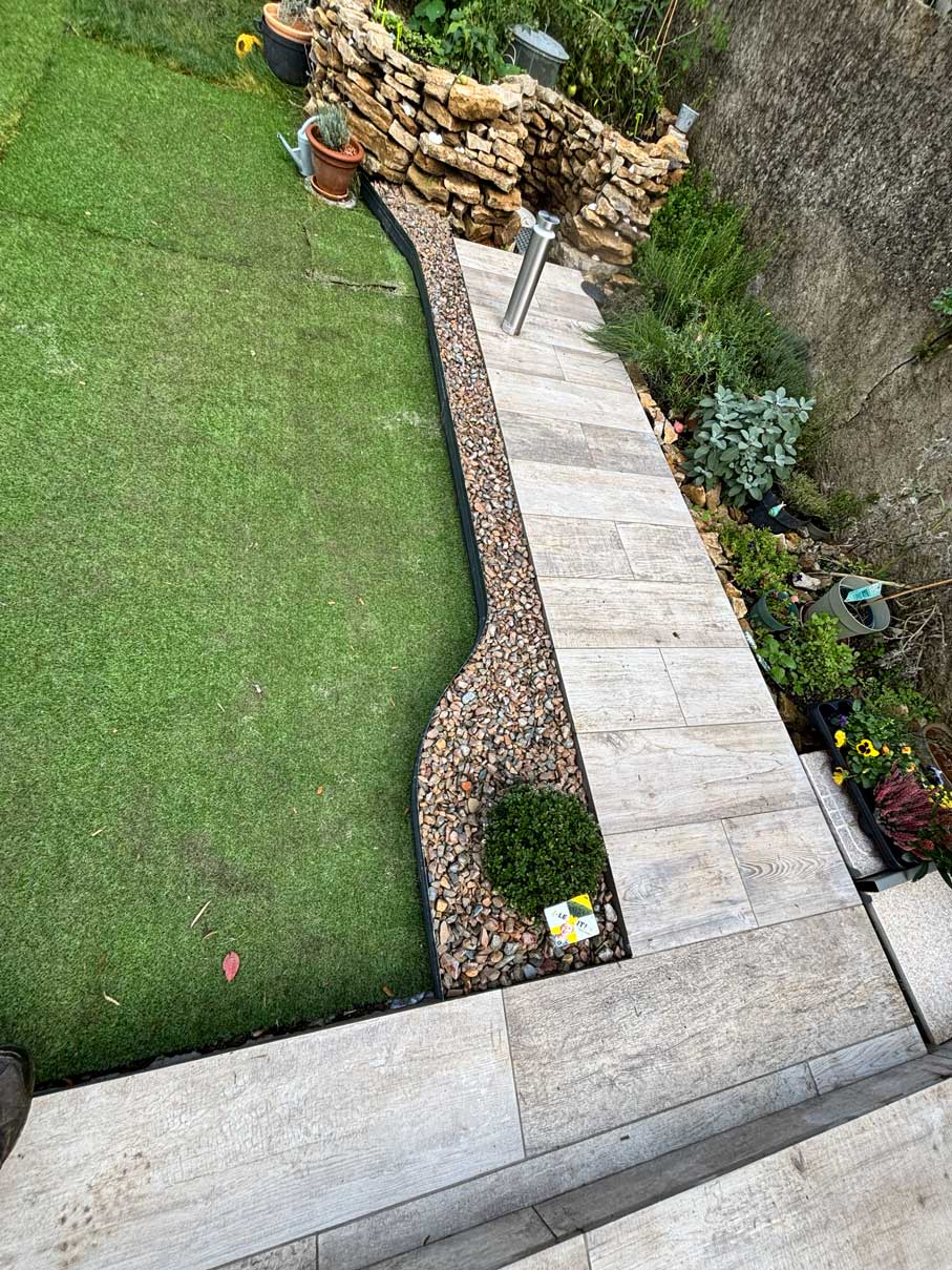 Allée de jardin décorative